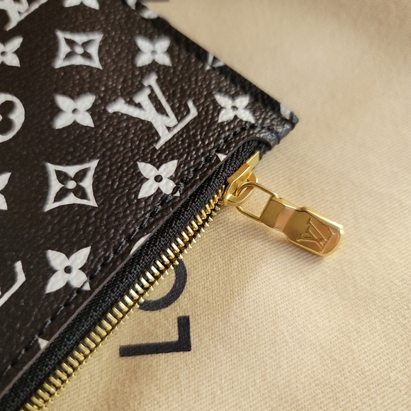 Louis Vuitton Jungle Giant Flower Monogram Pochette Wristlet from Neverfull Bag. - Picture 10 of 13